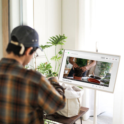 LG StanbyME – 27inch Movable Smart Screen